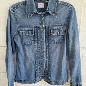 Vintage Levi’s Denim button down shirt size medium